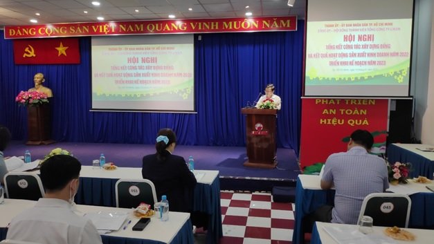 Đ/c Lê Đức Dục, Phó Bí thư Thường trực TCT trình bày Báo cáo tóm tắt Tổng kết công tác xây dựng Đảng năm 2022 - Chỉ tiêu nhiệm vụ và giải pháp trọng tâm năm 2023