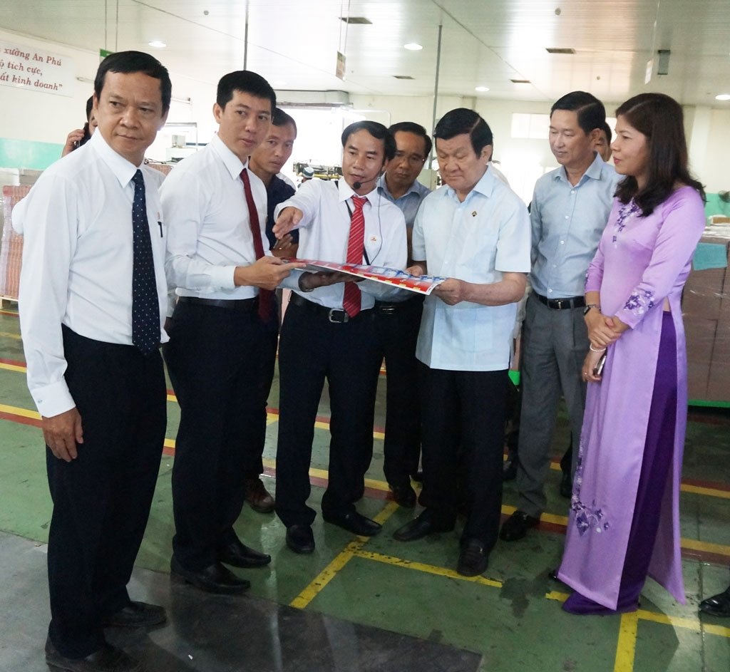 Nguyên Chủ tịch nước Trương Tấn Sang thăm Tổng Cty Liksin