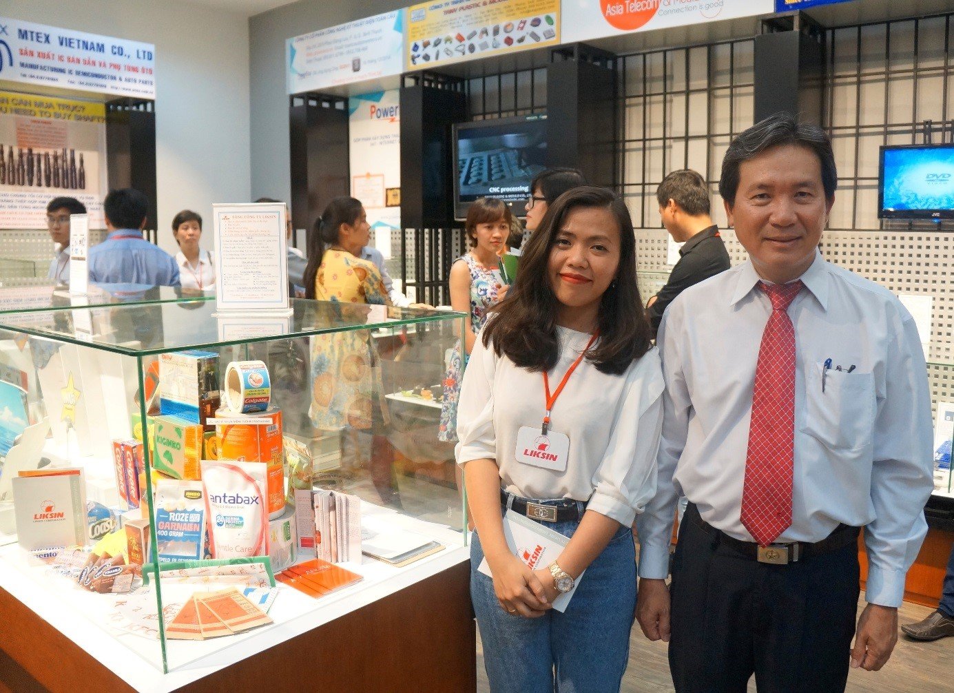 Lãnh đạo TP.HCM đến tham quan gian hàng trưng bày Liksin Lãnh đạo TP.HCM đến tham quan gian hàng trưng bày Liksin